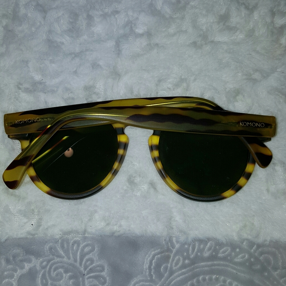Sunglasses - Picture 4 of 5